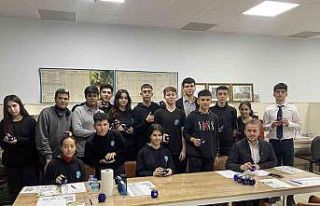 Saniye Hüseyin Balya M.T.A.L. öğrencileri ile zeytinyağı...