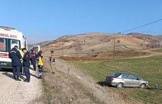 Şarampole yuvarlanan otomobilin sürücüsü yaralandı