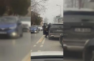 Sarıyer’de yol verme kavgası kamerada: Aracın...