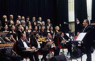 Şehr-i Dilara Müzik Topluluğu söylediği şarkılarla...