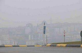 Şehre sis çöktü, yüksek kesimlerde bulunan evler...