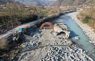 Sel sularının yıktığı 400 yıllık tarihi taş...