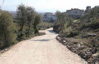 Selçuk’ta tarımsal arazi yolları yenileniyor