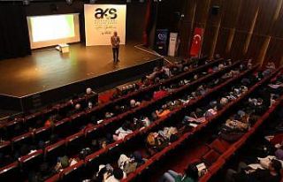 Senai Demirci OKM’de sevenleriyle buluştu