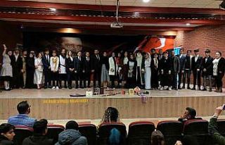 Silopili öğrenciler roman kitaplarındaki karakterleri...