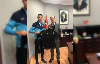 Sınıf öğretmeni Süper Lig yardımcı hakemliğine...