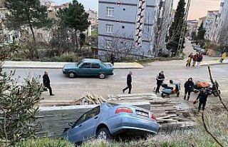 Sinop’ta otomobil boşluğa düştü: 2 yaralı
