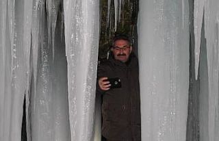 Sırakayalar Şelalesi buz tutmuş haliyle kartpostallık...