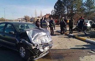 Sivas’ta iki otomobil çarpıştı: 4 yaralı