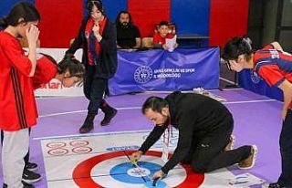 Sivas’ta okullar Floor Curling de yarıştı
