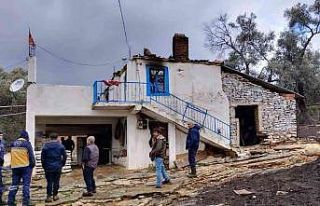 Soba kovasından çıkan yangında ev zarar gördü