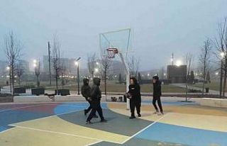 Soğuk havaya rağmen spor yapmaya devam ettiler