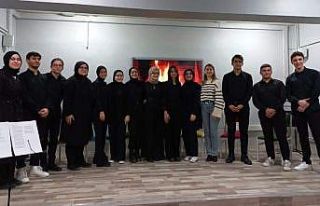 Son sınıf öğrencileri veda programı düzenledi
