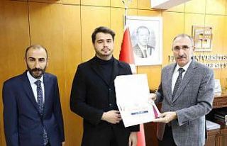 Sosyal sorumluluk projelerine katılan üniversite...
