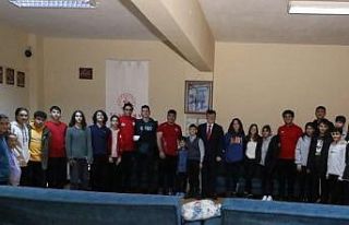 Sporcu eğitim merkezinde moral yemeği