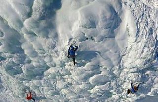Sporcuların ilgi odağı buz duvarı dron ile görüntülendi