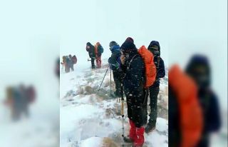 Süphan Dağı’na tırmanan dağcılar tipiye yakalandı