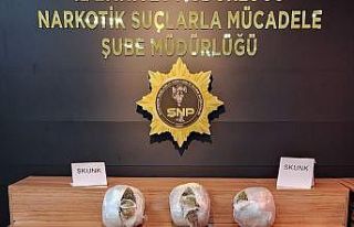 Şüpheli araçta 9 kilo 900 gram uyuşturucu ele...