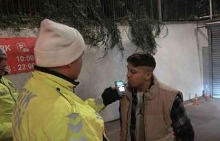 Sürücü alkollü yakalandı, arkadaşı beddua yağdırdı