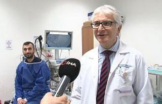 Suyu bile zor içerken, sarmayı afiyetle yedi