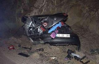 Takla atan otomobil 120 metre sürüklendi: Camdan...