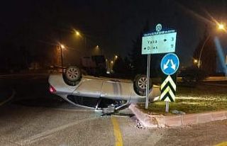 Takla atan otomobil ters döndü: 4 yaralı