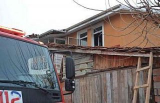 Tavşanlı’da 2 katlı evde yangın