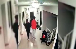 Tek tek sırayla çaldılar