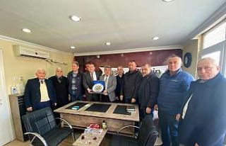 Tekin’den gazetecilere plaket