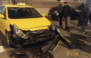 Ticari taksiyle çarpışan motosikletin sürücüsü...