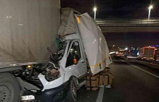 Tıra arkadan çarpan kamyon sürücüsü burnu bile...