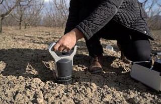 Toprakkaleli çiftçilere, dijital toprak analiz cihazı...