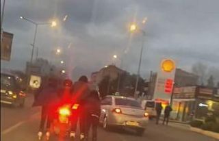 Trafikte pes dedirten yolculuk kameraya yansıdı