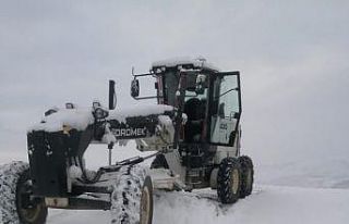 Tunceli’de ulaşıma kapanan 47 köy yolunu açma...