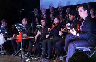 Türk Sanat Müziği korosu, dinleyenlerden tam not...