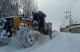 Tuşba Belediyesi’nin karla mücadele çalışması