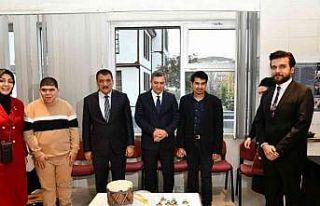 Tuvalimdeki Ezgiler Atölyesinde özel öğrencilere...