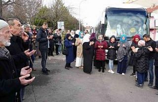 Umre yolcuları dua ve göz yaşlarıyla uğurlandı