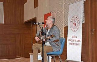 Ünlü sanatçı Muğla GSB yurtlarında gençlerle...
