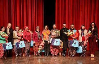 Uşak’ın kadınları tiyatronun ünlü ismi Ümmiye...