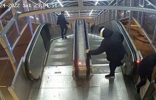 Üst geçidin tahrip edilme anları kameraya yansıdı