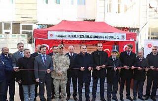 Vali Akbıyık’tan ceza infaz kurumuna kitap bağışı