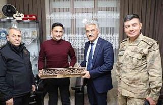 Vali, emniyet müdürü ve jandarma komutanından...