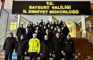 Vali Epcim yeni yıl akşamı görev yapan personelleri...