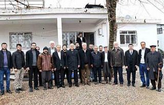 Vali Mahmut Çuhadar, köylülerin sorunlarını dinliyor