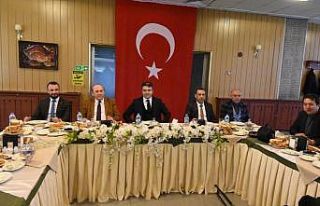 Vali Memiş’ten gazetecilere kutlama