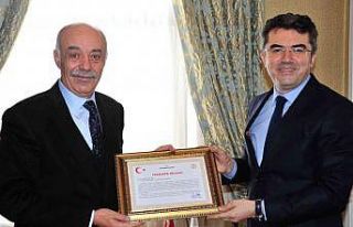 Vali Memiş’ten Yücelik’e teşekkür belgesi