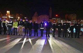 Vali Mete Buhara, yılbaşını çalışanlarla geçirdi