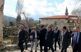 Vali Tavlı, MSKÜ ve Denizli PAÜ rektörleri Stratonikeia’da...
