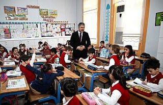 Vali Yılmaz, kendisine mektup yazan öğrencileri...